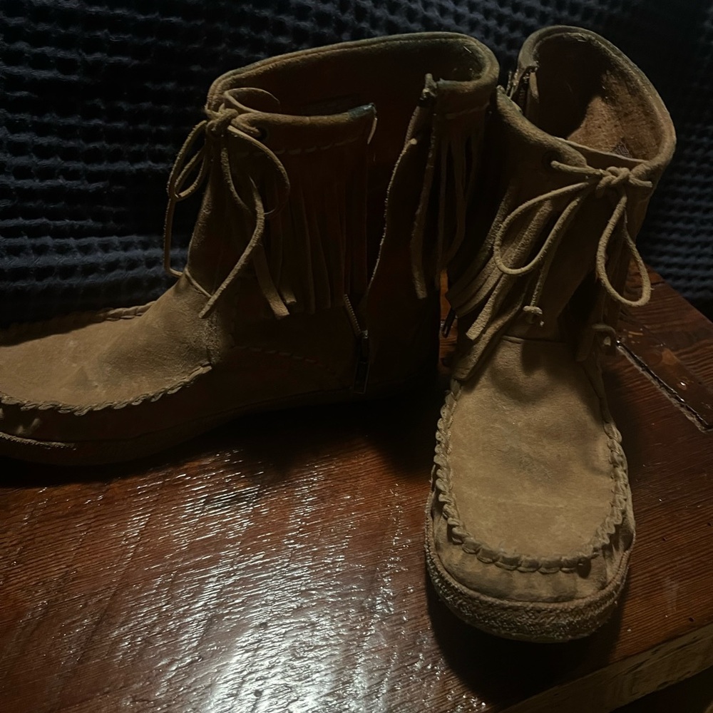 UGG Fringe Boots - Brown - Picture 4 of 5